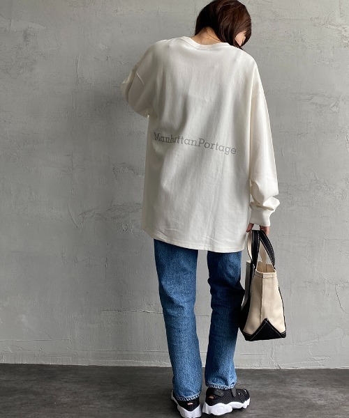Manhattan Portage（マンハッタンポーテージ）の「[MANHATTAN PORTAGE/マンハッタンポーテージ] 別注 バックプリントロングスリーブＴシャツ（Tシャツ/カットソー・レディース・ホワイト/カーキ/ネイビー・L/XL/M）」の11枚目の写真