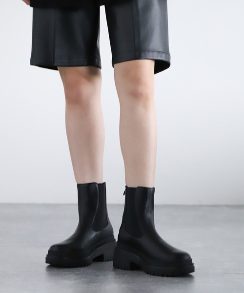 HARE（ハレ）の「サイドゴアミドルブーツ(HARE)（ブーツ・レディース・ホワイト/ブラック・M/L）」の5枚目の写真