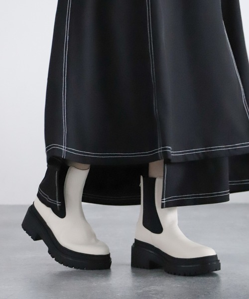 HARE（ハレ）の「サイドゴアミドルブーツ(HARE)（ブーツ・レディース・ホワイト/ブラック・M/L）」の16枚目の写真
