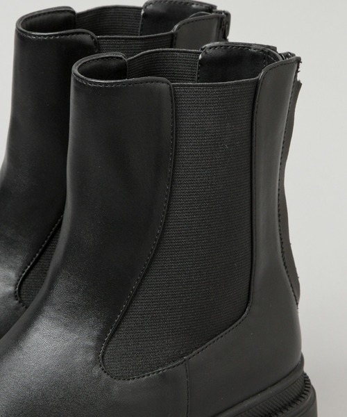 HARE（ハレ）の「サイドゴアミドルブーツ(HARE)（ブーツ・レディース・ホワイト/ブラック・M/L）」の4枚目の写真
