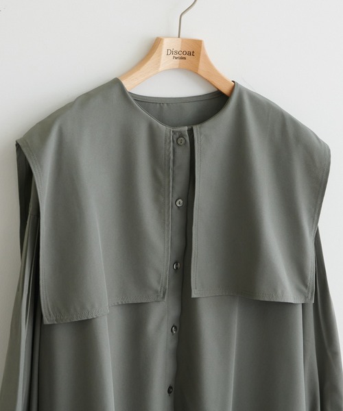 DISCOAT(ディスコート)の「【WEB限定】ビッグカラーブラウス(シャツ/ブラウス・レディース・ホワイト/グリーン/グレー/ブラック・FREE)」の6枚目の写真