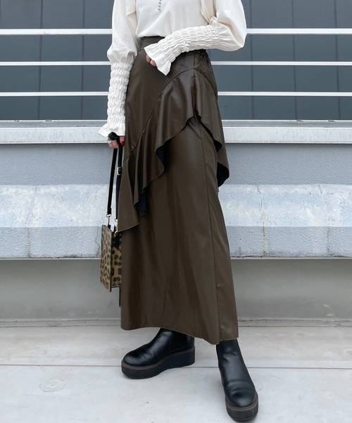 CIAOPANIC(チャオパニック)の「フェイクレザーフレアデザインスカート(スカート・レディース・ブラック/ブラウン・SMALL/MEDIUM)」の1枚目の写真
