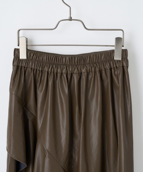 CIAOPANIC(チャオパニック)の「フェイクレザーフレアデザインスカート(スカート・レディース・ブラック/ブラウン・SMALL/MEDIUM)」の4枚目の写真