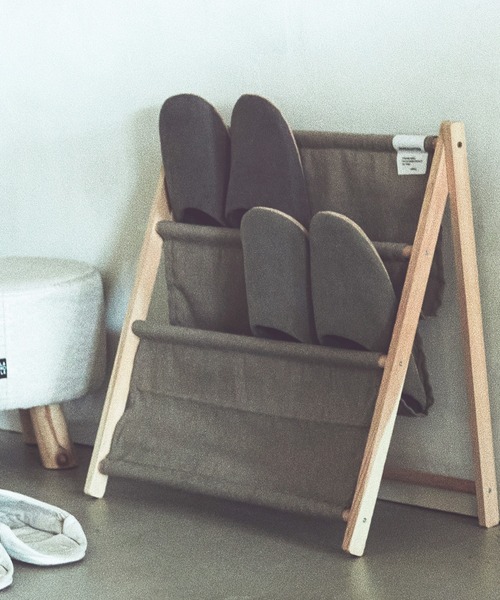 LAKOLE（ラコレ）の「TAGデザインスリッパラック / 235590（収納グッズ・レディース・ホワイト/グレー・FREE）」の2枚目の写真