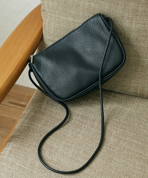 Green Parks(グリーンパークス)の「・ハーフムーンジップショルダーバッグ*(トートバッグ・レディース・モカ/イエロー/ブラック/グリーン・FREE)」の2枚目の写真