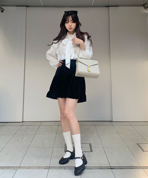 titty＆Co. PETIT by poyo（ティティーアンドコープティバイポヨ）の「【titty&Co.PETIT by POYO】ベロアティアードスカパン（スカート・レディース・ブラック/ボルドー・SMALL/MEDIUM）」の4枚目の写真