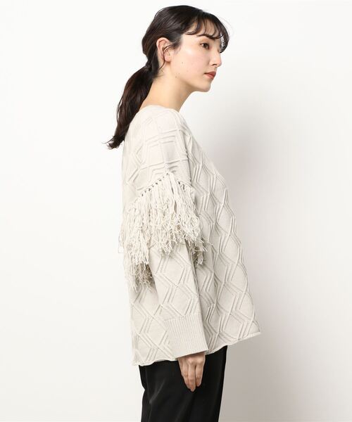 CAPRICIEUX LE'MAGE（カプリシューレマージュ）の「ダイヤ編袖フリンジプルオーバー（ニット/セーター・レディース・ブラック/グリーン/ホワイト系その他・FREE）」の5枚目の写真