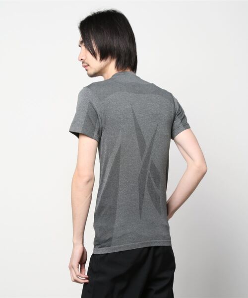 Reebok(リーボック)の「ユナイテッド バイ フィットネス MyoKnit シームレス Tシャツ / United By Fitness MyoKnit Seamless T-Shirt (Tシャツ/カットソー・メンズ・ブラック/アーミー・MEDIUM/X-LARGE/X-SMALL/XXX-LARGE)」の7枚目の写真