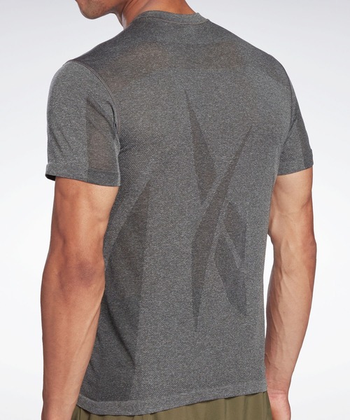 Reebok(リーボック)の「ユナイテッド バイ フィットネス MyoKnit シームレス Tシャツ / United By Fitness MyoKnit Seamless T-Shirt (Tシャツ/カットソー・メンズ・ブラック/アーミー・MEDIUM/X-LARGE/X-SMALL/XXX-LARGE)」の4枚目の写真