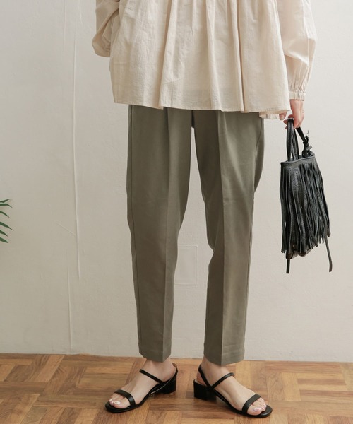 URBAN RESEARCH DOORS(アーバンリサーチドアーズ)の「リネン混テーパードイージーパンツ(その他パンツ・レディース・ブラック/ベージュ/カーキ/ネイビー・SMALL/MEDIUM)」の5枚目の写真