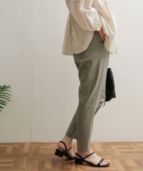 URBAN RESEARCH DOORS(アーバンリサーチドアーズ)の「リネン混テーパードイージーパンツ(その他パンツ・レディース・ブラック/ベージュ/カーキ/ネイビー・SMALL/MEDIUM)」の8枚目の写真