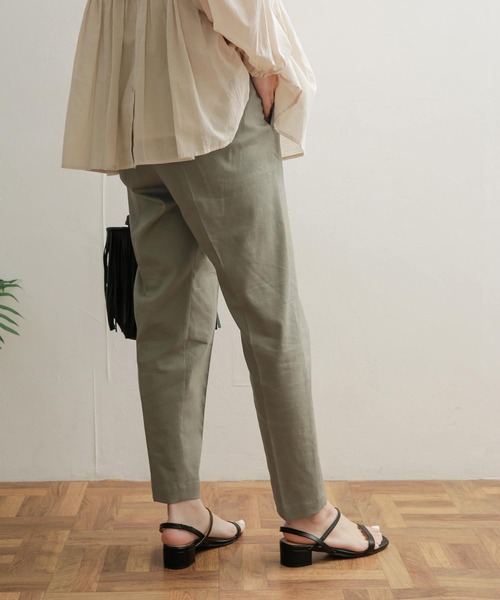 URBAN RESEARCH DOORS(アーバンリサーチドアーズ)の「リネン混テーパードイージーパンツ(その他パンツ・レディース・ブラック/ベージュ/カーキ/ネイビー・SMALL/MEDIUM)」の9枚目の写真