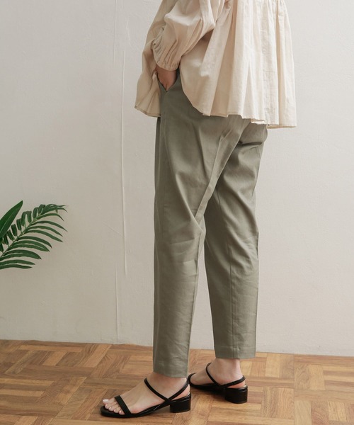 URBAN RESEARCH DOORS(アーバンリサーチドアーズ)の「リネン混テーパードイージーパンツ(その他パンツ・レディース・ブラック/ベージュ/カーキ/ネイビー・SMALL/MEDIUM)」の10枚目の写真