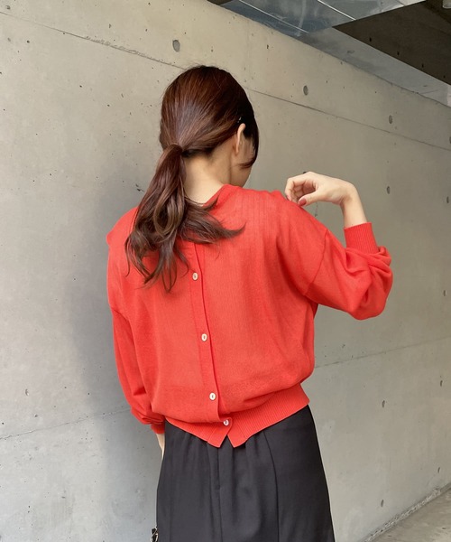 Thevon（ゼボン）の「ドライタッチ2WAYシアーニットカーディガン（カーディガン/ボレロ・レディース・オレンジ/オフホワイト/ブルー/ブラック・FREE）」の4枚目の写真