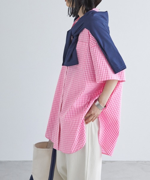 Chaco closet(チャコ クローゼット)の「オーバーサイズメンズライクレギュラーカラーアソート半袖シャツ(シャツ/ブラウス・レディース・ライトブルー/ピンク/イエロー/ブルー/グリーン/グリーン系/オレンジ/ネイビー/ブラック系/ブルー系/オフホワイト/ブラック/レッド/ブラウン/ピンク系/オレンジ系・FREE)」の13枚目の写真