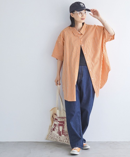 Chaco closet(チャコ クローゼット)の「オーバーサイズメンズライクレギュラーカラーアソート半袖シャツ(シャツ/ブラウス・レディース・ライトブルー/ピンク/イエロー/ブルー/グリーン/グリーン系/オレンジ/ネイビー/ブラック系/ブルー系/オフホワイト/ブラック/レッド/ブラウン/ピンク系/オレンジ系・FREE)」の16枚目の写真