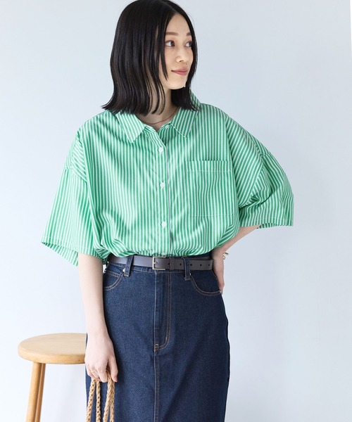 Chaco closet(チャコ クローゼット)の「オーバーサイズメンズライクレギュラーカラーアソート半袖シャツ(シャツ/ブラウス・レディース・ライトブルー/ピンク/イエロー/ブルー/グリーン/グリーン系/オレンジ/ネイビー/ブラック系/ブルー系/オフホワイト/ブラック/レッド/ブラウン/ピンク系/オレンジ系・FREE)」の18枚目の写真