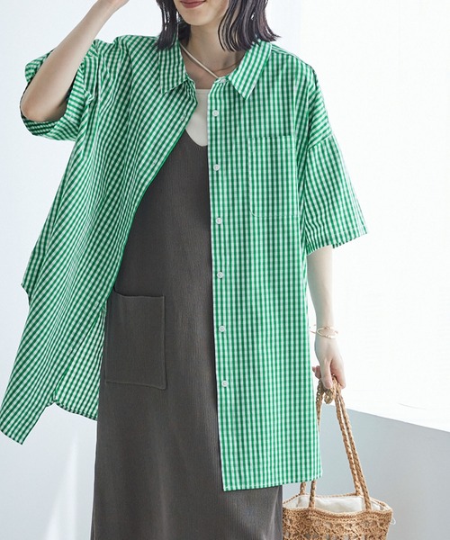 Chaco closet(チャコ クローゼット)の「オーバーサイズメンズライクレギュラーカラーアソート半袖シャツ(シャツ/ブラウス・レディース・ライトブルー/ピンク/イエロー/ブルー/グリーン/グリーン系/オレンジ/ネイビー/ブラック系/ブルー系/オフホワイト/ブラック/レッド/ブラウン/ピンク系/オレンジ系・FREE)」の17枚目の写真