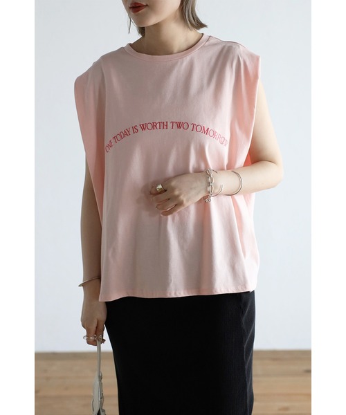 Bonjour Sagan(ボンジュールサガン)の「タックショルダー刺繍ロゴTシャツ(Tシャツ/カットソー・レディース・チャコールグレー/オフホワイト/ピンク・FREE)」の3枚目の写真