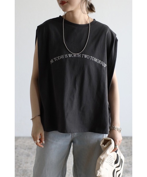 Bonjour Sagan(ボンジュールサガン)の「タックショルダー刺繍ロゴTシャツ(Tシャツ/カットソー・レディース・チャコールグレー/オフホワイト/ピンク・FREE)」の1枚目の写真