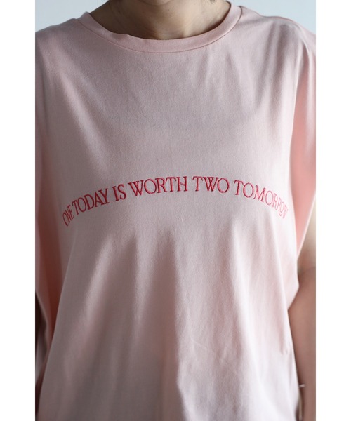 Bonjour Sagan(ボンジュールサガン)の「タックショルダー刺繍ロゴTシャツ(Tシャツ/カットソー・レディース・チャコールグレー/オフホワイト/ピンク・FREE)」の21枚目の写真