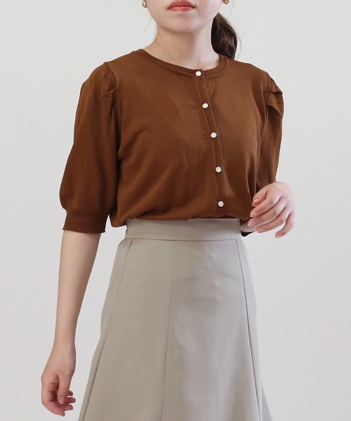 ASTORIA ODIER（アストリアオディール）の「肩タック5分袖カーディガン（カーディガン/ボレロ・レディース・ブラック/ネイビー/アイボリー/ワインレッド/キャメル・MEDIUM）」の4枚目の写真