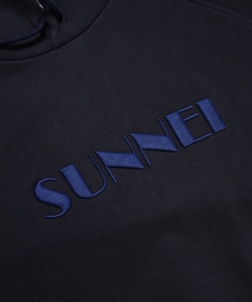 SUNNEI(スンネイ)の「EMBROIDERED HOODIE(パーカー・メンズ・ブルー/グリーン/ライトイエロー・M/L/XL)」の4枚目の写真