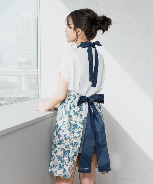 qumerry.（キュメリ）の「フラワープリントエプロン（エプロン）」 - WEAR