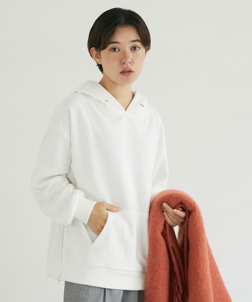 Doux archives（ドゥアルシーヴ）の「サイドジップパーカー（パーカー・レディース・チャコールグレー/オフホワイト・FREE）」の2枚目の写真