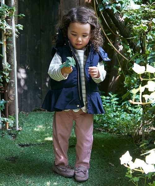 petit main（プティマイン）の「ペプラム中綿ベスト（その他アウター・キッズ・ライトベージュ/ネイビー・M/L/S）」の3枚目の写真