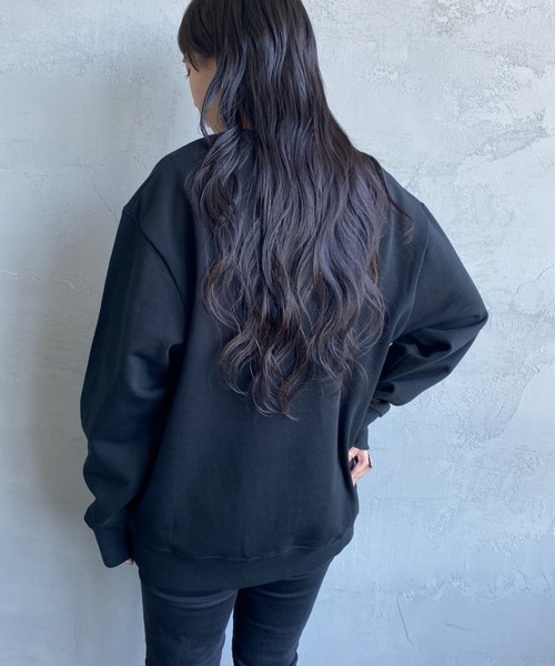 1piu1uguale3 RELAX（ウノピュウノウグァーレトレリラックス）の「[1PIU1UGUALE3 RELAX/ウノピゥウノウグァーレトレ リラックス] 別注 エンボス加工ボックスロゴプリント クルーネックスウェット（スウェット・レディース・ホワイト/ブラック・S/M/L）」の16枚目の写真