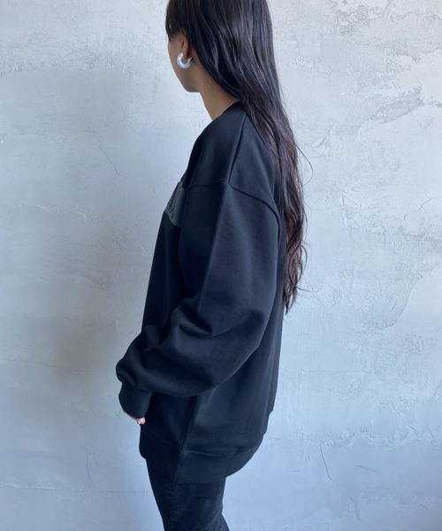 1piu1uguale3 RELAX（ウノピュウノウグァーレトレリラックス）の「[1PIU1UGUALE3 RELAX/ウノピゥウノウグァーレトレ リラックス] 別注 エンボス加工ボックスロゴプリント クルーネックスウェット（スウェット・レディース・ホワイト/ブラック・S/M/L）」の18枚目の写真