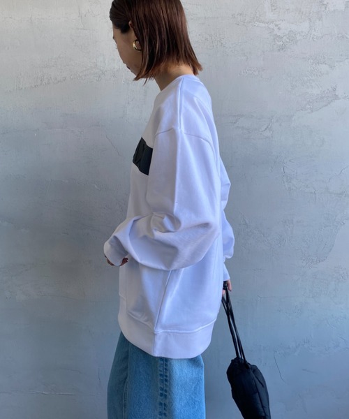 1piu1uguale3 RELAX（ウノピュウノウグァーレトレリラックス）の「[1PIU1UGUALE3 RELAX/ウノピゥウノウグァーレトレ リラックス] 別注 エンボス加工ボックスロゴプリント クルーネックスウェット（スウェット・レディース・ホワイト/ブラック・S/M/L）」の7枚目の写真