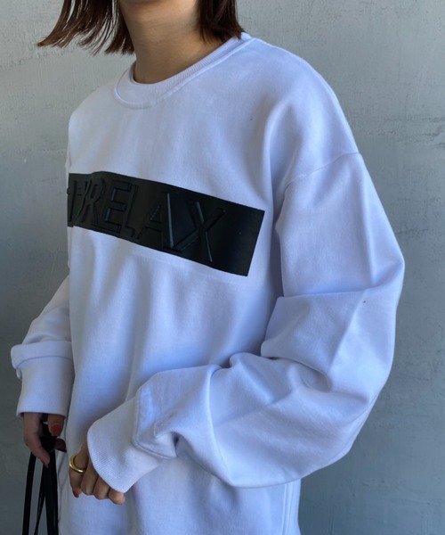 1piu1uguale3 RELAX（ウノピュウノウグァーレトレリラックス）の「[1PIU1UGUALE3 RELAX/ウノピゥウノウグァーレトレ リラックス] 別注 エンボス加工ボックスロゴプリント クルーネックスウェット（スウェット・レディース・ホワイト/ブラック・S/M/L）」の12枚目の写真