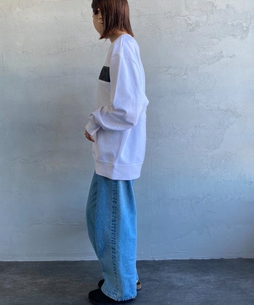 1piu1uguale3 RELAX（ウノピュウノウグァーレトレリラックス）の「[1PIU1UGUALE3 RELAX/ウノピゥウノウグァーレトレ リラックス] 別注 エンボス加工ボックスロゴプリント クルーネックスウェット（スウェット・レディース・ホワイト/ブラック・S/M/L）」の10枚目の写真