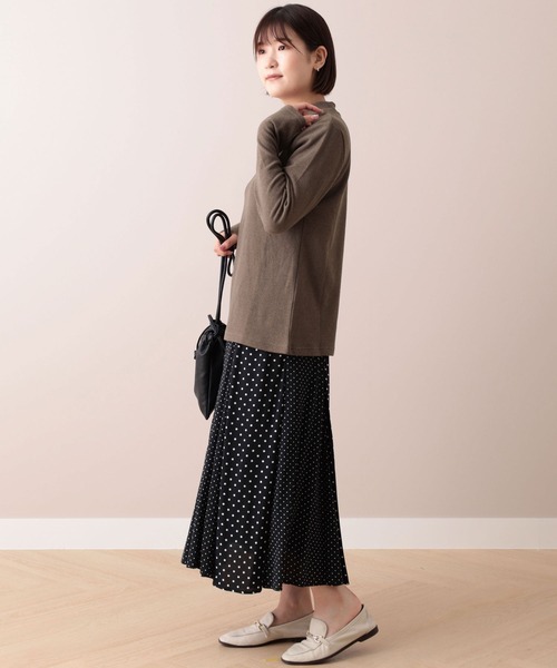 BELLUNA PLUS(ベルーナ)の「やわらか起毛素材ハイネックプルオーバー(Tシャツ/カットソー・レディース・ブラック/ターコイズブルー/モカ/オフホワイト・MEDIUM/LARGE/X-LARGE)」の9枚目の写真