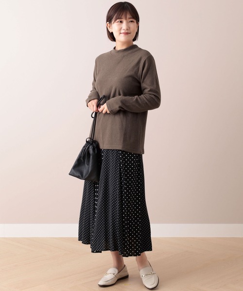 BELLUNA PLUS(ベルーナ)の「やわらか起毛素材ハイネックプルオーバー(Tシャツ/カットソー・レディース・ブラック/ターコイズブルー/モカ/オフホワイト・MEDIUM/LARGE/X-LARGE)」の8枚目の写真