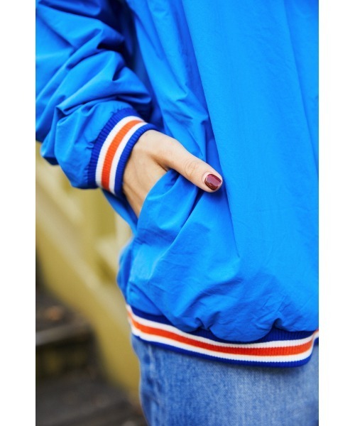 RODEO CROWNS WIDE BOWL(ロデオクラウンズワイドボウル)の「STARTER Vネックナイロンプルオーバー(スウェット・レディース・ホワイト/ネイビー/ブルー・FREE)」の11枚目の写真