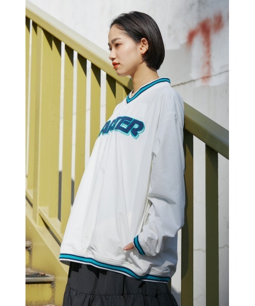 RODEO CROWNS WIDE BOWL(ロデオクラウンズワイドボウル)の「STARTER Vネックナイロンプルオーバー(スウェット・レディース・ホワイト/ネイビー/ブルー・FREE)」の19枚目の写真