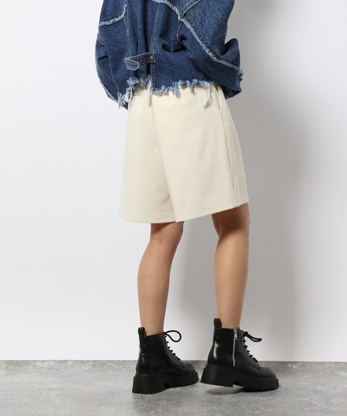 PAGEBOY(ページボーイ)の「タックショートパンツ(その他パンツ・レディース・ベージュ/オフホワイト/ブラック・FREE)」の4枚目の写真