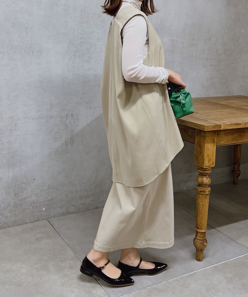 un dix cors（アンディコール）の「肩タック深Vベスト（ベスト・レディース・ベージュ/ネイビー・FREE）」の11枚目の写真