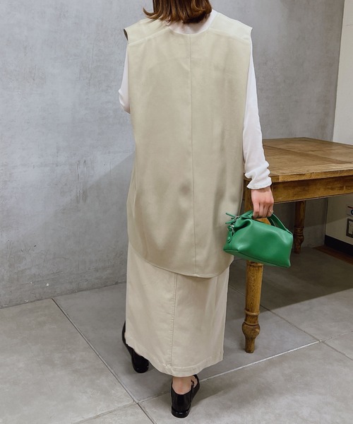 un dix cors（アンディコール）の「肩タック深Vベスト（ベスト・レディース・ベージュ/ネイビー・FREE）」の12枚目の写真