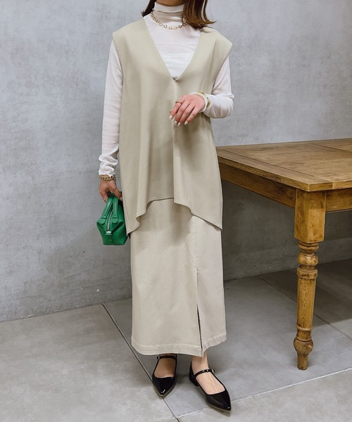 un dix cors（アンディコール）の「肩タック深Vベスト（ベスト・レディース・ベージュ/ネイビー・FREE）」の4枚目の写真