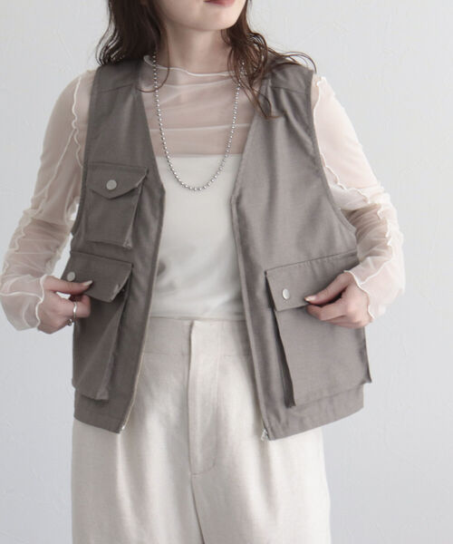 fredy emue（フレディエミュ）の「バックデザインフィッシングベスト（ベスト・レディース・ブラック/ベージュ・38）」の6枚目の写真