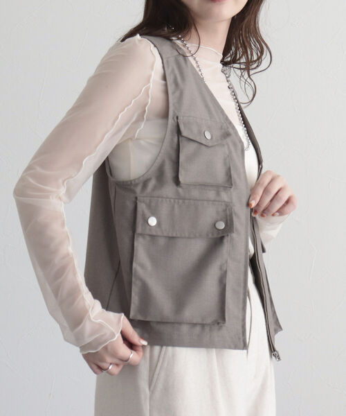 fredy emue（フレディエミュ）の「バックデザインフィッシングベスト（ベスト・レディース・ブラック/ベージュ・38）」の9枚目の写真