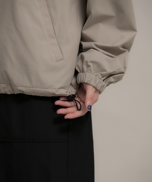 Uiscel（ユイセル）の「『別注』Uiscel×OUTDOORPRODUCTS　アウターB（ブルゾン・レディース・ブラック/ベージュ・LARGE/MEDIUM）」の12枚目の写真