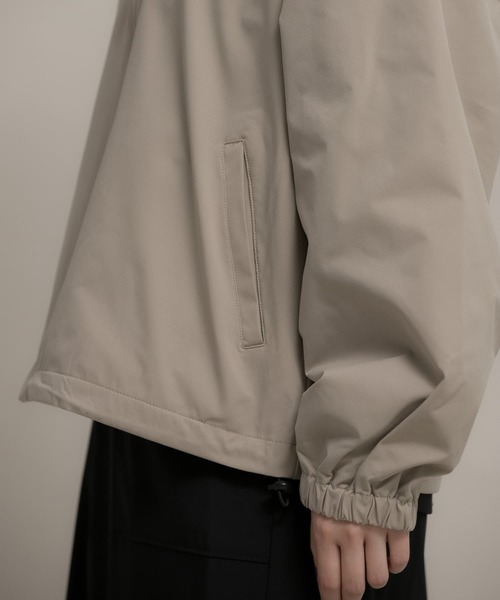 Uiscel（ユイセル）の「『別注』Uiscel×OUTDOORPRODUCTS　アウターB（ブルゾン・レディース・ブラック/ベージュ・LARGE/MEDIUM）」の11枚目の写真