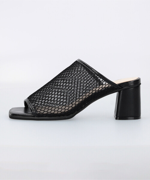 COMME CA ISM（コムサイズム）の「スクエアトゥメッシュ　ミュール（サンダル・レディース・オフホワイト/ブラック・23.5cm/24.5cm）」の2枚目の写真