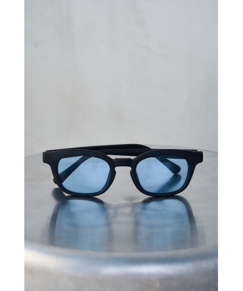 AZUL by moussy(アズールバイマウジー)の「WELLINGTON EYEWEAR/ウェリントンアイウェア(サングラス・メンズ・ブラック/ライトベージュ・FREE)」の2枚目の写真