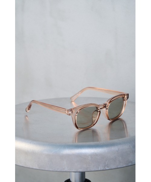 AZUL by moussy(アズールバイマウジー)の「WELLINGTON EYEWEAR/ウェリントンアイウェア(サングラス・メンズ・ブラック/ライトベージュ・FREE)」の4枚目の写真